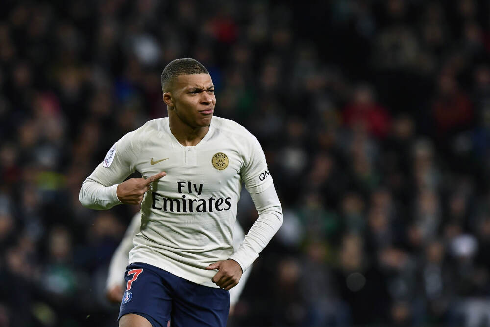 手握100亿现金, 不着急上市背后: 月之暗面向左 智谱、MiniMax向右?